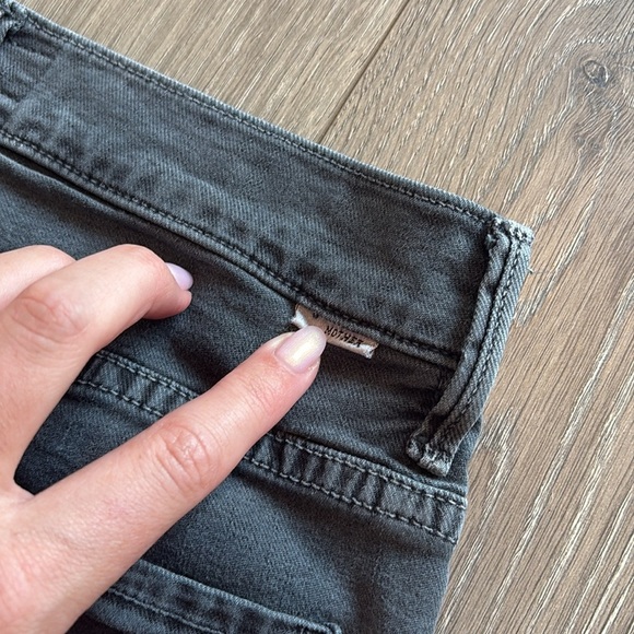 MOTHER The Insider Crop Step Fray Chalk Faded Black Size 25 - Picture 4 of 11